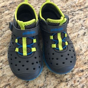 Made 2 Play toddler shoe